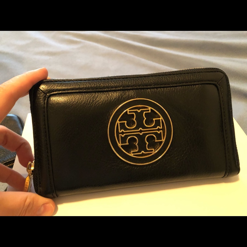 Tory Burch zip around wallet